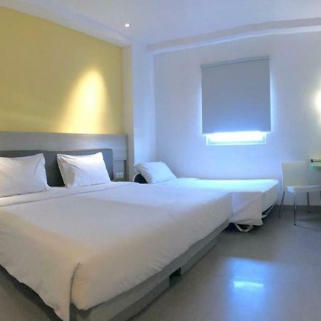 Amaris Hotel Sriwedari Solo Εξωτερικό φωτογραφία